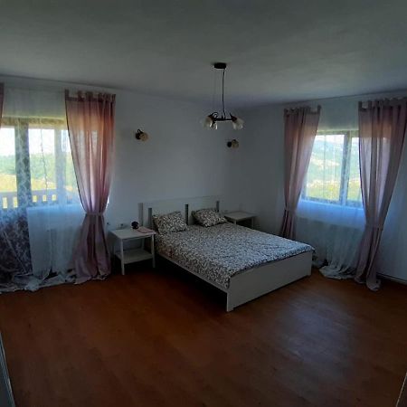 Casuta De La Munte Hotel Sfodea Bagian luar foto